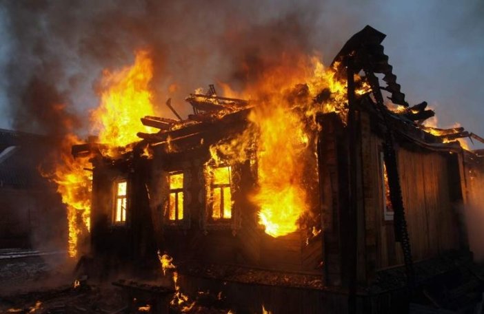 В Учалинском районе в селе Старобайрамгулово сгорел дом многодетной семьи