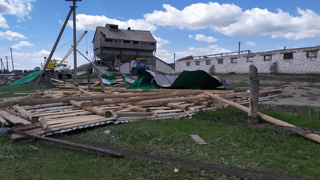 В Башкирии ураганный ветер за два дня повредил 27 построек в трех районах