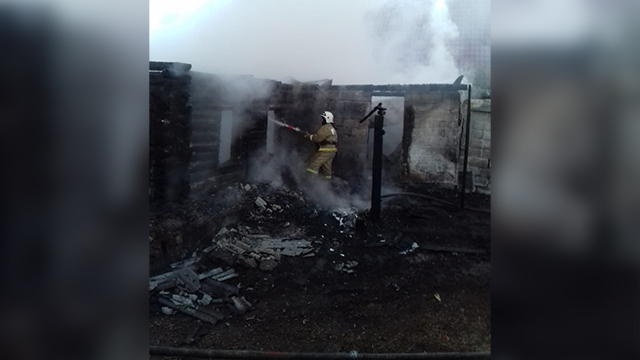 В Миякинском районе загорелся дом многодетной семьи