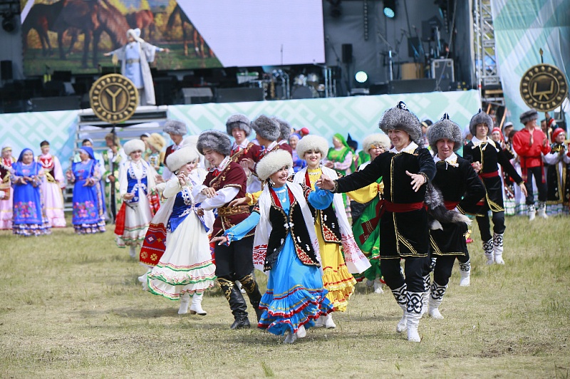 Радий Хабиров в Ишимбайском районе принял участие в фольклорном празднике «Торатау йыйыны»