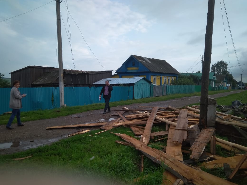 В Янаульском районе сильный ветер повредил 59 домов и построек