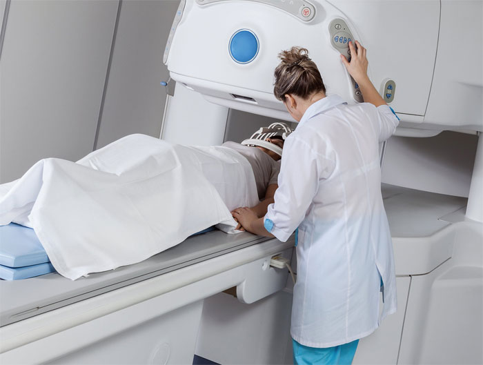 Как сделать МРТ бесплатно по полису ОМС: пошаговая инструкция