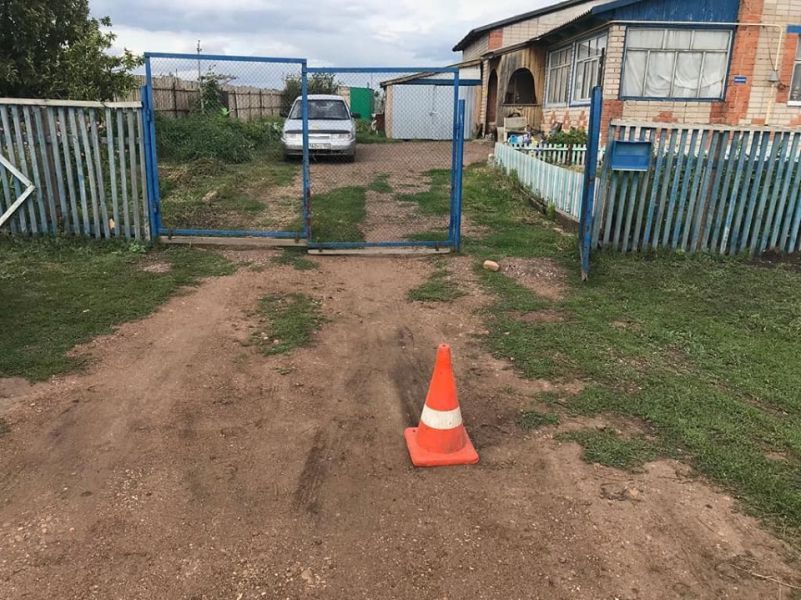 В Куюргазинском районе под колеса покатившегося автомобиля попал 3-летний ребенок