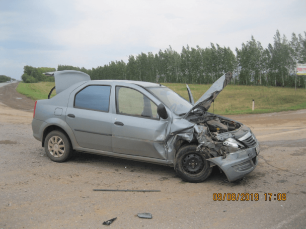 Авария в Тумазинском районе: водителя зажало в автомобиле