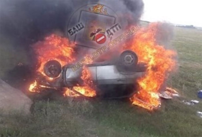 Авария в Учалинском районе: неподалеку от деревни Ахуново перевернулась и загорелась легковушка.