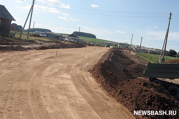 В правительстве Башкирии обсудили вопросы строительства грунтовых дорог