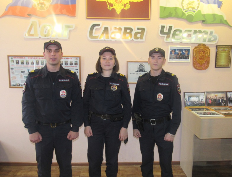 В городе Октябрьский полицейские помогли спасти людей из пожара