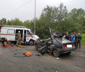 Авария в Уфе: на улице Зеленая роща столкнулись «ВАЗ-2114» и КамАЗ