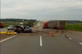 Авария в Стерлитамакском районе: на автодороге Уфа-Оренбург столкнулись встречные грузовик и легковой автомобиль