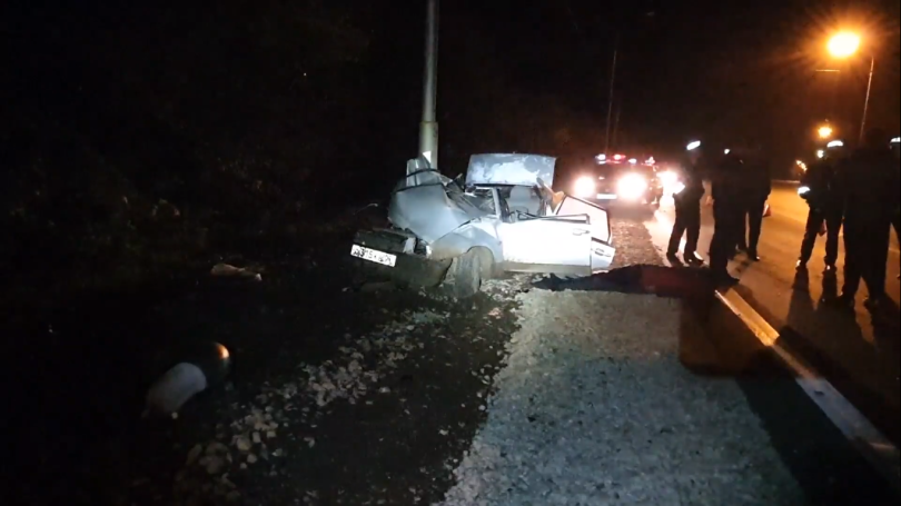 Авария в Уфе: на улице Зеленая, от наезда на опору, погибли водитель и пассажирка