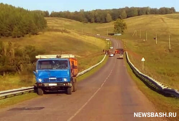 В Федоровском районе Башкирии столкнулись трактор и КАМАЗ