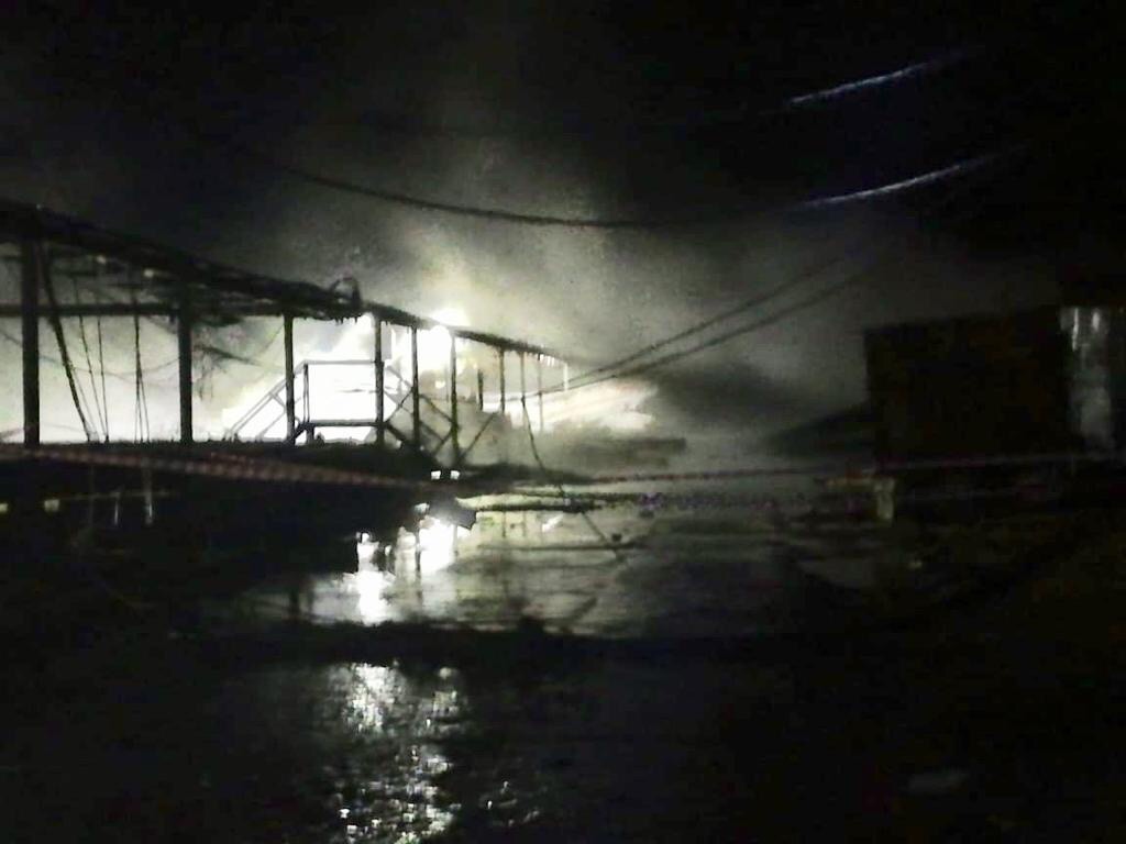 Авария в Благовещенске на заводе "Полиэф":  видео с места происшествия