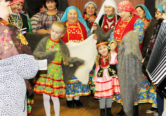 В Куюргазинском районе прошел конкурс мастериц вязания «Башкирская шаль»