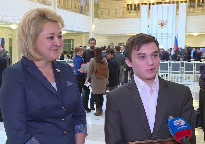 Александра Маскалева из Архангельского, спасшего из огня троих человек, наградили в Совете Федерации