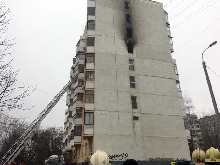 Пожар в Уфе: на улице Дмитриева загорелась девятиэтажка, есть пострадавшие