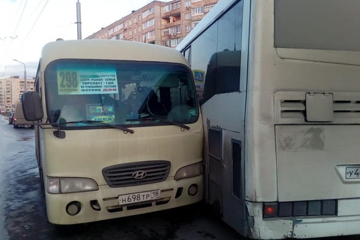 Авария в Уфе: водитель автобуса умер после столкновения с Нефазом из-за проблем со здоровьем