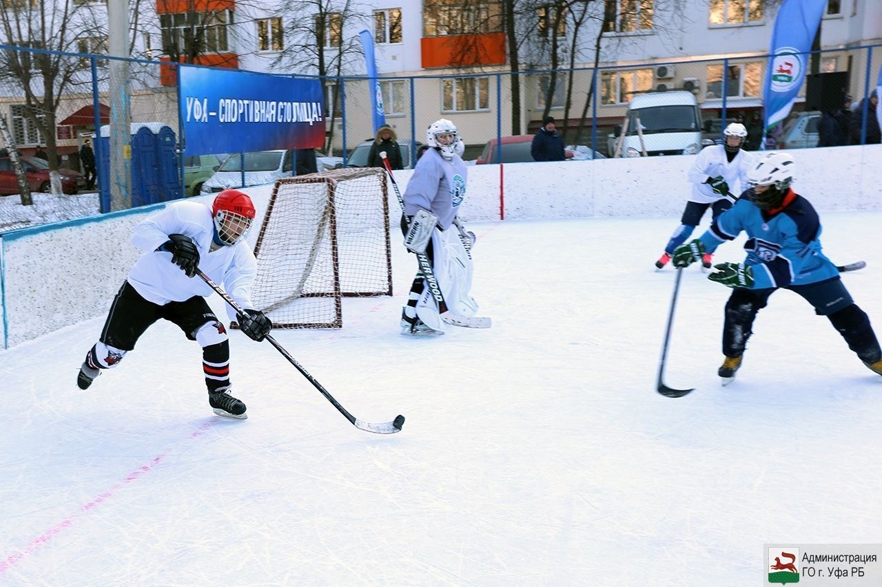 В Уфе начали обустраивать хоккейные коробки и ледовые катки