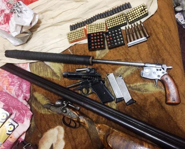 Житель Белорецка незаконно хранил три единицы боевого оружия и множество патронов