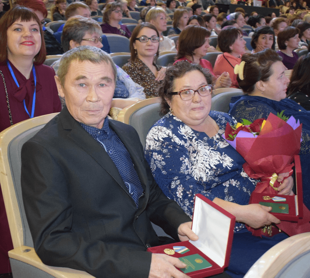 В Башкирии прошло торжественное награждение 4 семей медалью «Родительская доблесть»