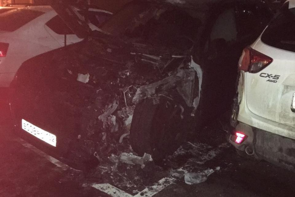 В Нефтекамске неизвестные подожгли автомобиль Audi Q7