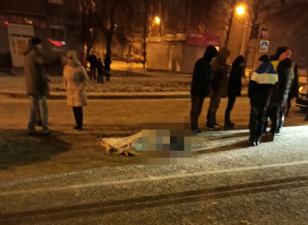 ДТП в Уфе: пытавшуюся поймать попутку пьяную девушки насмерть сбил автомобиль