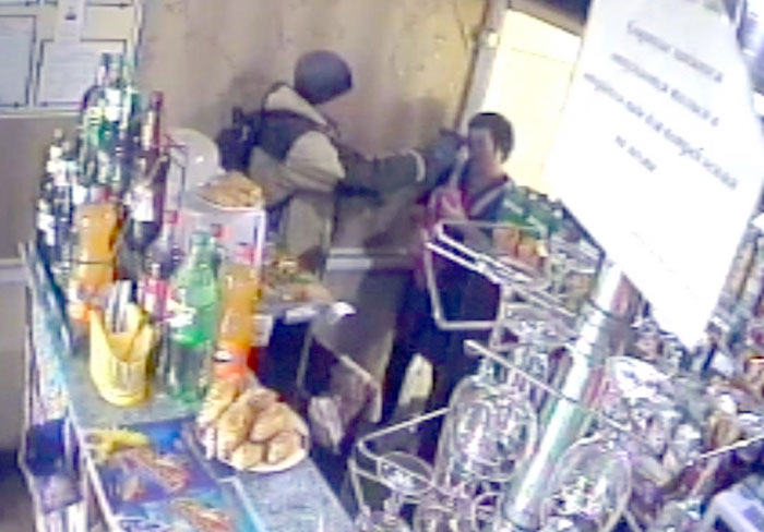 Житель Мишкинского района совершил серию дерзких грабежей угрожая игрушечным пистолетом