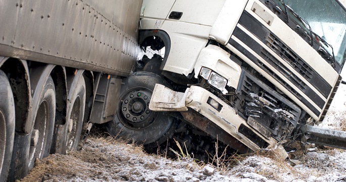 Авария в Иглинском районе: на трассе опрокинулся грузовик с маслом