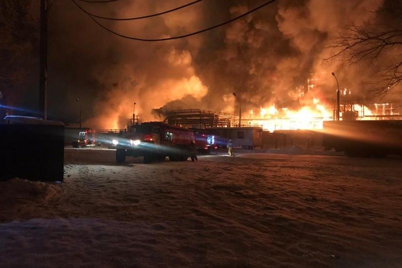 В Уфе загорелось здание завода «Нефтехим» | видео