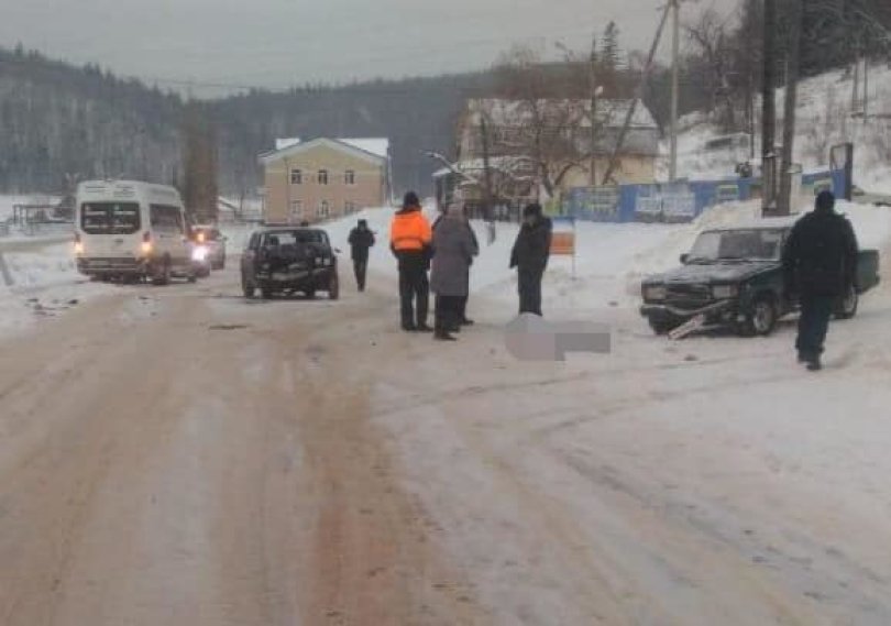 Авария в Нуримановском районе: водитель вахтового «Форд Транзит» наехал на ВАЗ-2106