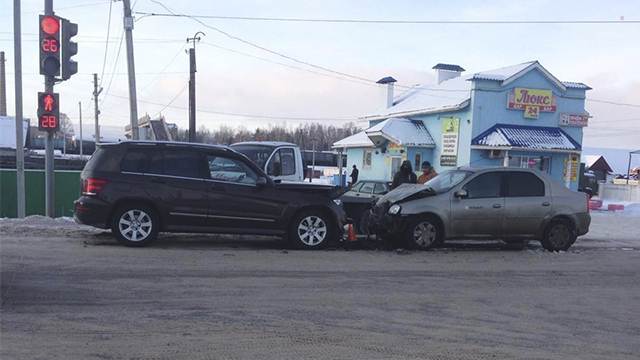 Авария в Туймазинском районе: столкнулись «Mercedes GLK» и «Renault Logan»