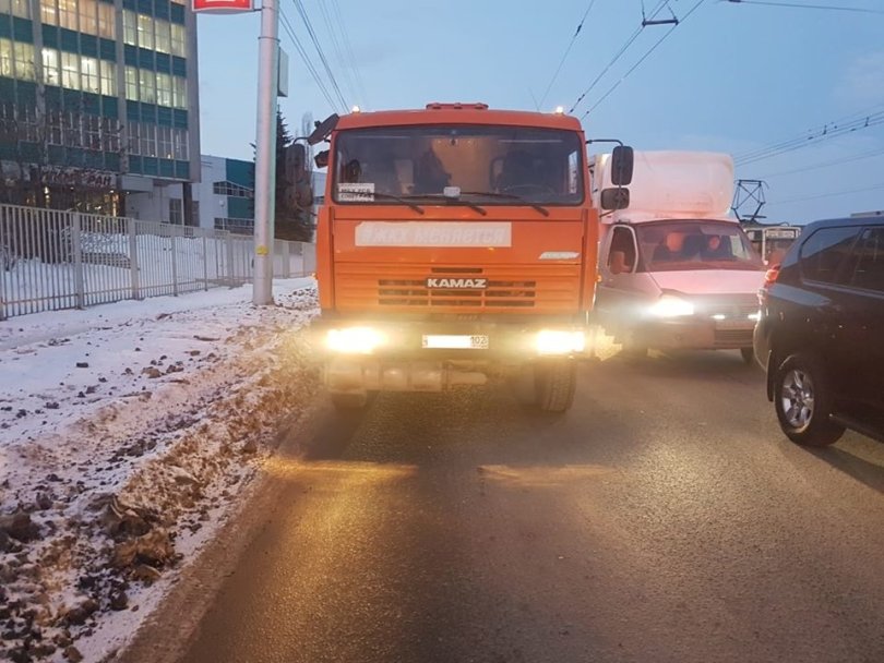 ДТП в Уфе: водитель КамАЗа насмерть сбил пешехода