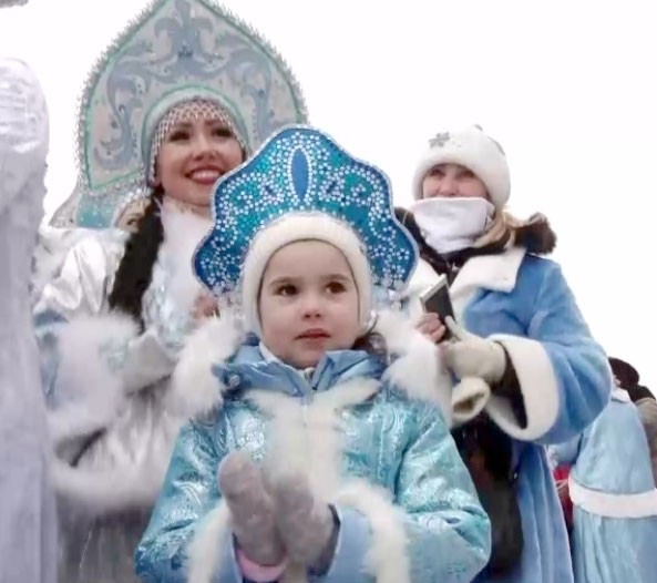В Уфе прошел парад Снегурочек-2020