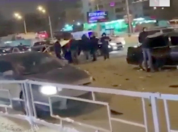 Массовая авария в Уфе: на проспекте Октября столкнулись четыре легковушки | видео