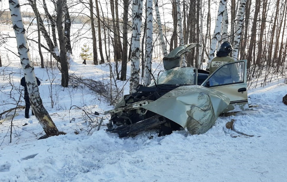 Авария в Учалинском районе: муж с женой погибли врезавшись на автомобиле в дерево