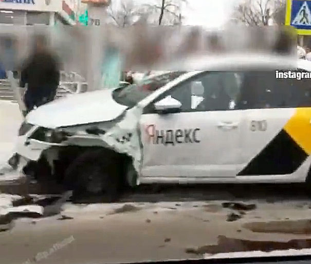 Авария в Уфе: столкнулись такси «Skoda Octavia» и «Hyundai ix35»