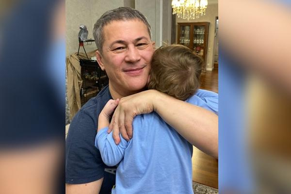 Радий Хабиров опубликовал фото с сыном и вспомнил о своем отце