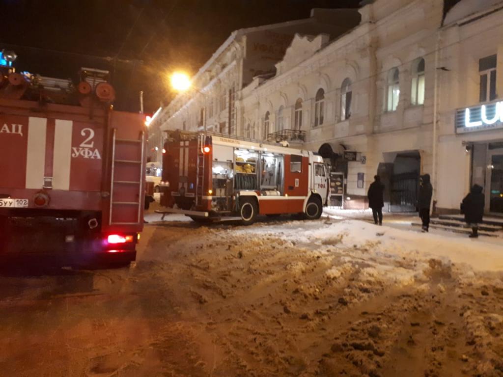 В Уфе произошел пожар в "Чебуречной", эвакуировали 13 человек