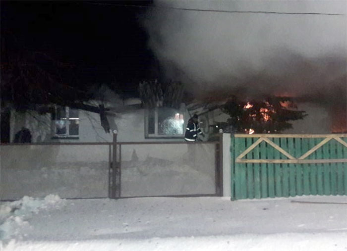 Жители Абзелиловского района спасли из огня пожилую женщину