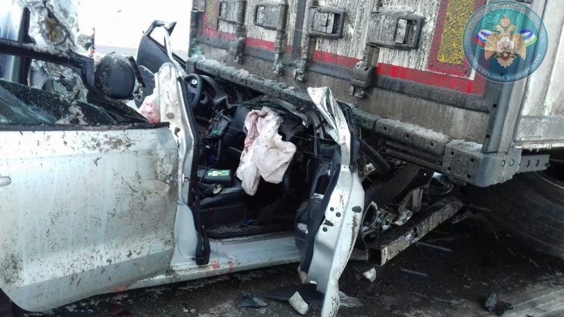 Авария в Кармаскалинском районе: столкнулись «Фольксваген Поло» и грузовик, погибли два человека