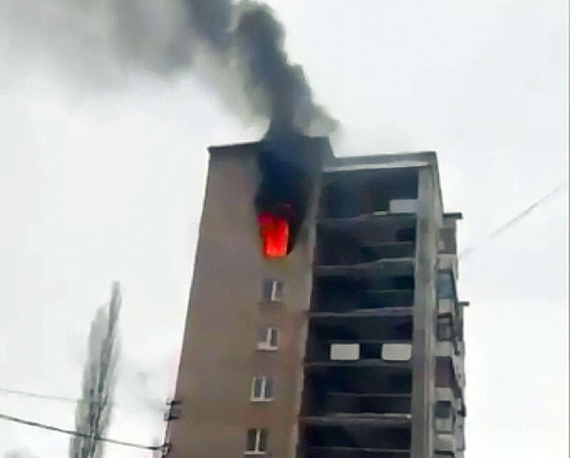 Пожар в Салавате: из многоэтажки эвакуировали 12 человек