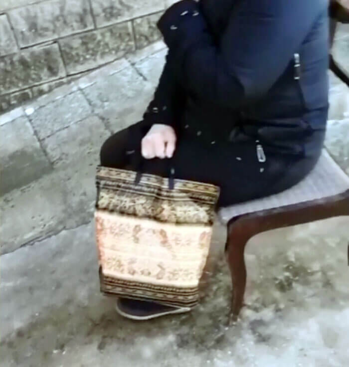 В городе Октябрьский женщина потеряла память упав на скользком тротуаре