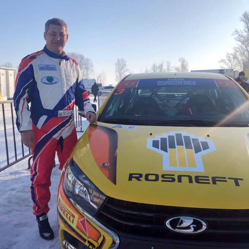 Радий Хабиров на ледовой трассе «АВТОВАЗа» испытал гоночную  версию LADA Vesta Sport