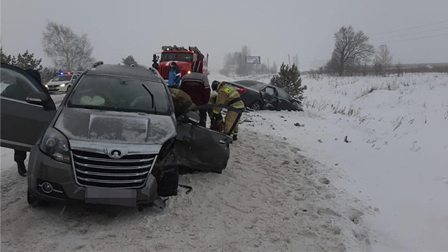 Авария в Краснокамском районе: столкнулись встречные «Great Wall» и «Toyota Camry»