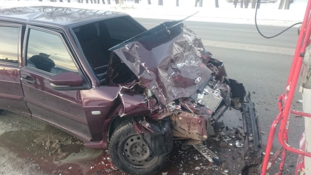 Авария в Стерлитамаке: водитель «ВАЗа» врезался в троллейбус