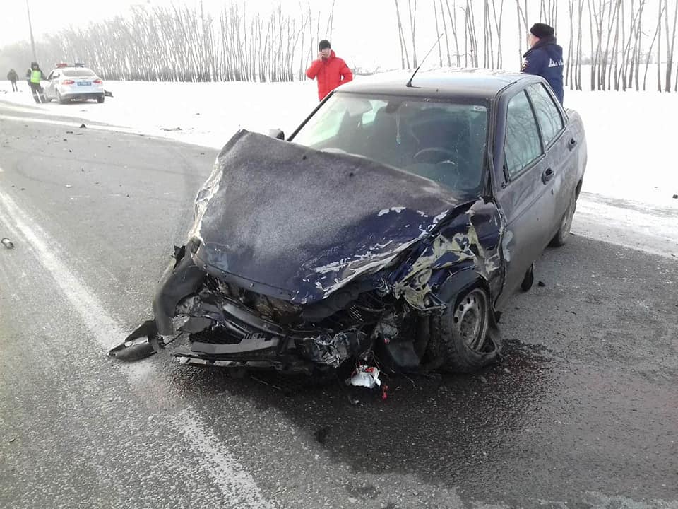 Авария в Кармаскалинском районе: лоб в лоб столкнулись «Лада Приора» и встречный «BMW»