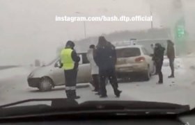 Массовая авария в Уфе: на въезде в столицу столкнулись 5 автомобилей