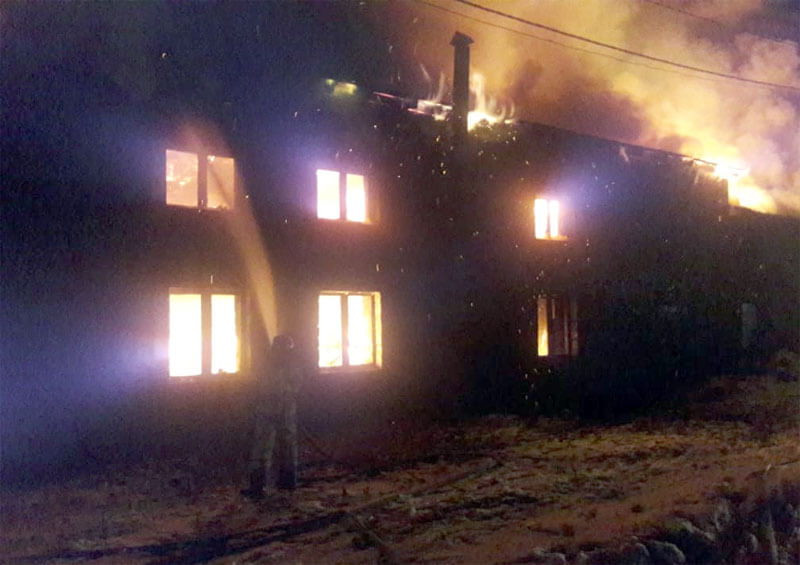 Под Уфой в селе Михайловка загорелось двухэтажное производственное здание