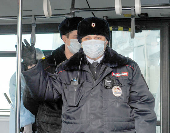 В Башкирии полицейских заставляют покупать медицинские маски