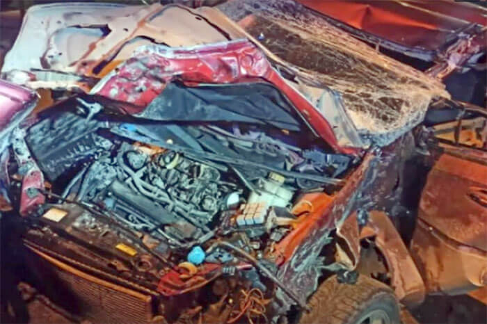Авария в Уфе:  грузовик сбил на светофоре легковой автомобиль, 3 человека пострадали | видео