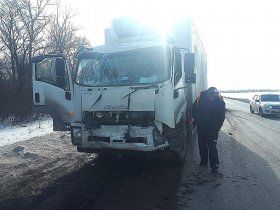 В Давлекановском районе в школьный автобус  влетел грузовик